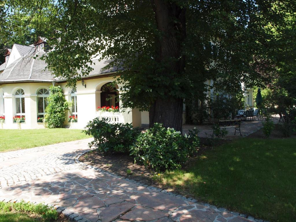 Hotel & Restaurant Bellevue Schmoelln Экстерьер фото