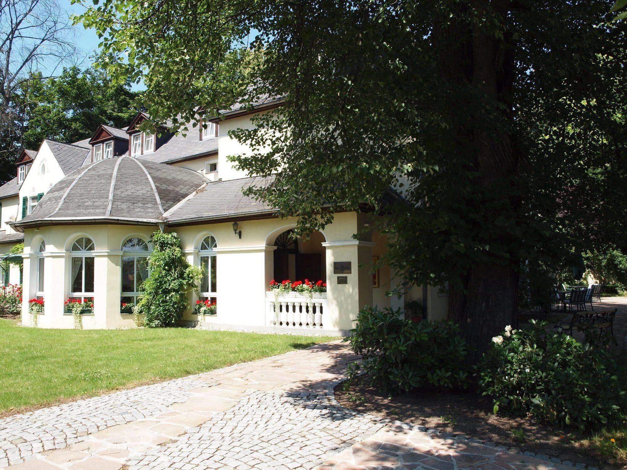 Hotel & Restaurant Bellevue Schmoelln Экстерьер фото