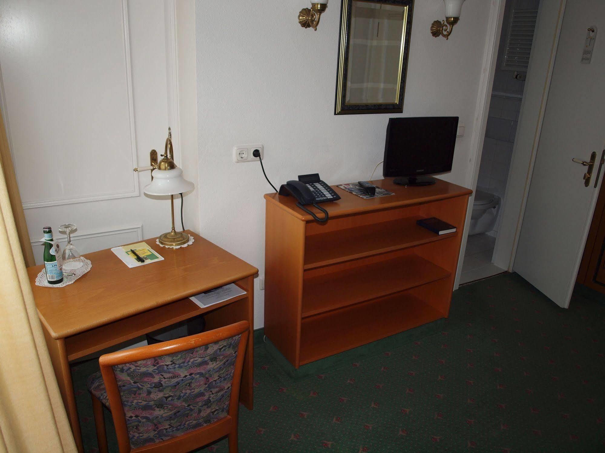 Hotel & Restaurant Bellevue Schmoelln Экстерьер фото
