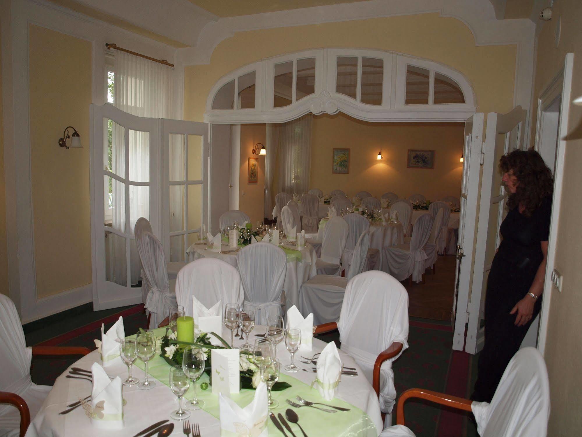 Hotel & Restaurant Bellevue Schmoelln Экстерьер фото